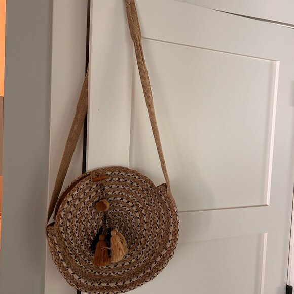 Round Braided Rope Tote - Picture 2 of 4